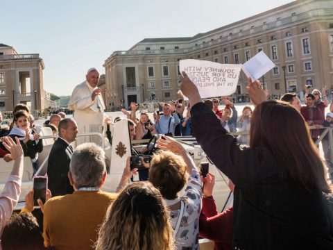 Grieving Filipino mothers seek support from Pope Francis