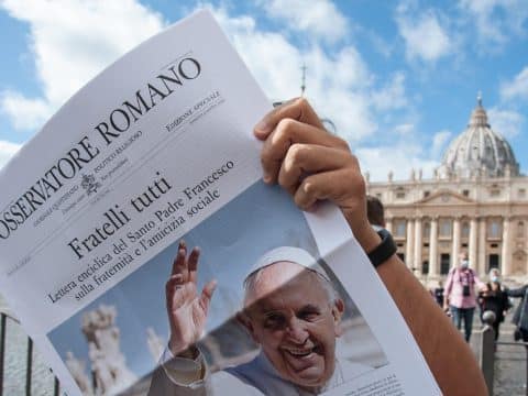 Pope decries lack of healthy debate and rise of aggression in politics
