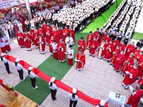 Vietnam closes schools after Covid-19 outbreak