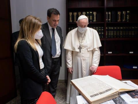 Be creative, take risks, pope tells Vatican media