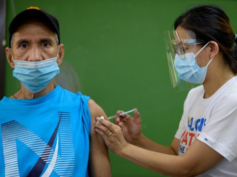 Philippine health workers step up protests