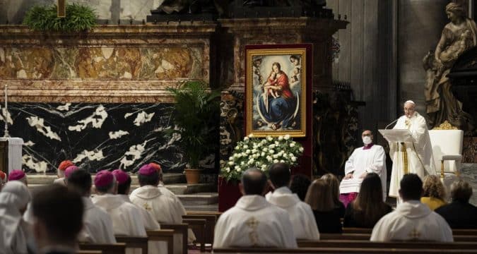 Share God’s love, don’t just lament lack of faith, pope tells bishops