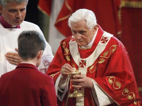Editorial defends Benedict XVI after release of abuse report