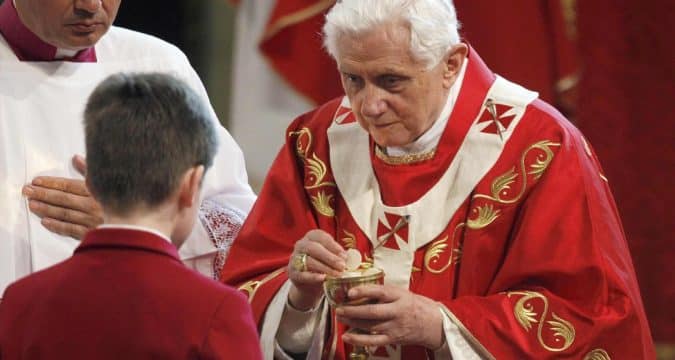 Editorial defends Benedict XVI after release of abuse report