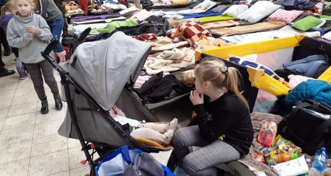 Polish archbishop updates pope on aid to Ukraine refugees