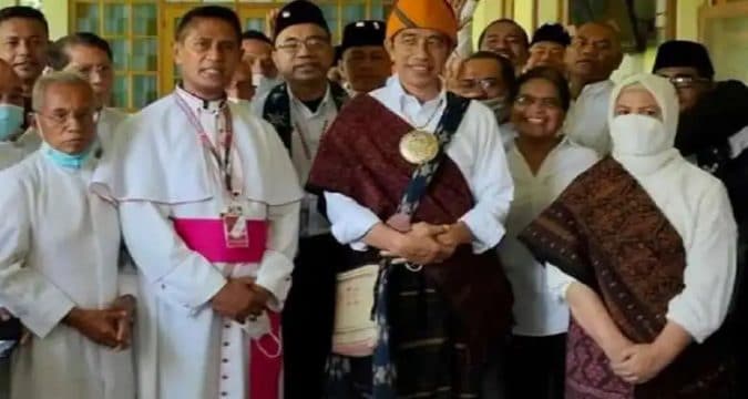Indonesian leader honours country’s Catholics