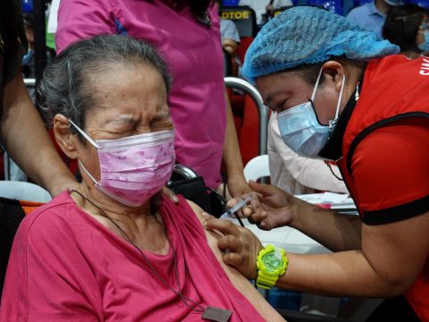 Pushback against relaxation of mask use in the Philippines
