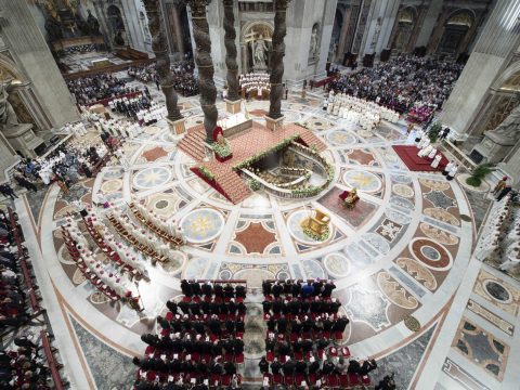 Pope prays for Church unity on anniversaryof Vatican II
