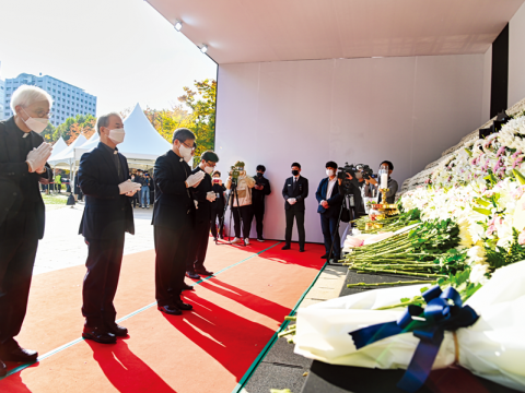 Archbishop of Seoul prayers for victims of Itaewon tragedy