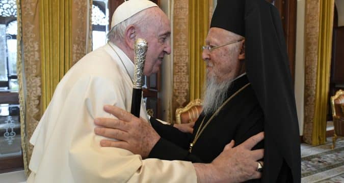 Overcoming divisions in Christianity would give world hope, pope says