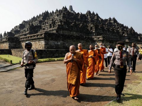 Vesak message: Catholics and Buddhists must work for peace