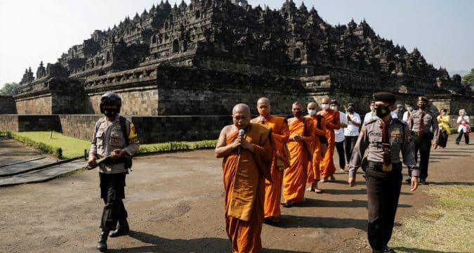 Vesak message: Catholics and Buddhists must work for peace