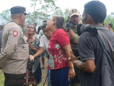 Indonesian villagers protesting thermal plant beat up by police