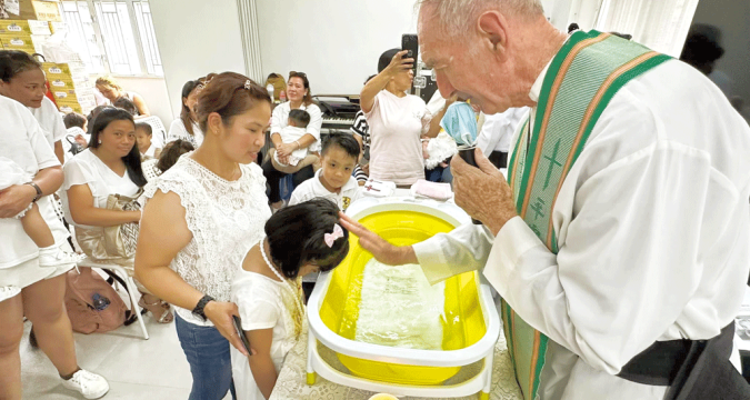 Children of single mothers baptised at MercyHK Centre