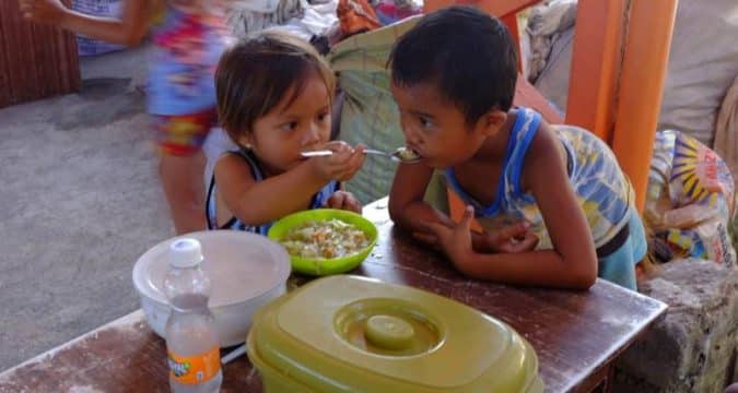 Artists’ mobile kitchen feeds disaster survivors in the Philippines