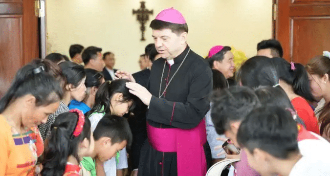Vietnam minister showers praises on Catholic Church
