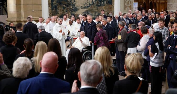 Welcoming immigrants is requirement of charity, justice, pope says