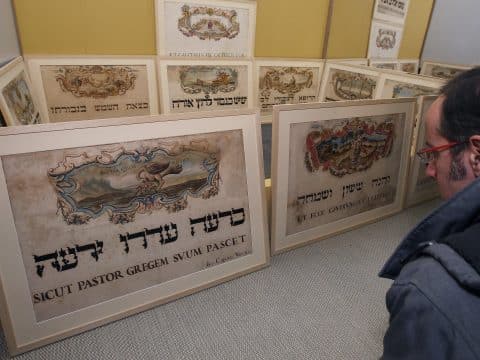 Pope pledges strengthened dialogue with Jews