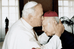 Pope John Paul II greeting Cardinal Kung at the Vatican in 1988. Photo: UCAN/Cardinal Kung Foundation