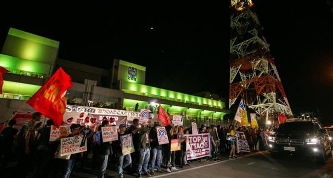 Philippine bishops decry shutdown of broadcasting network