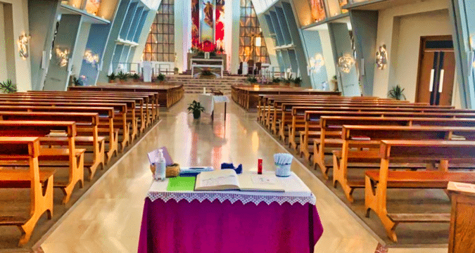 Italy goes back to church post-lockdown