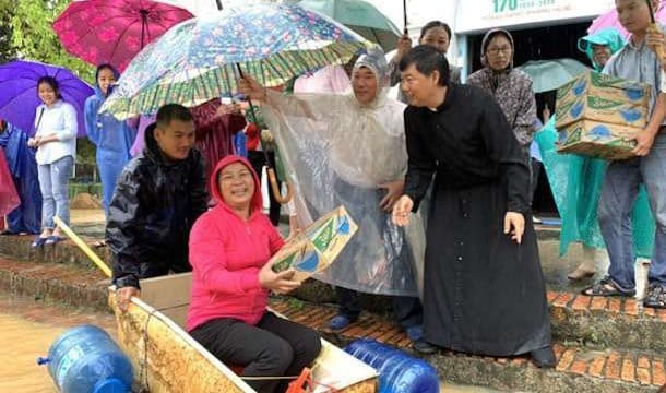 Severe floods wreak havoc in Vietnam