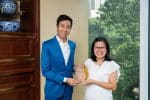 Villar receiving the Lion Rock People’s Choice Award from Gary Liu, chief executive officer of the South China Morning Post.