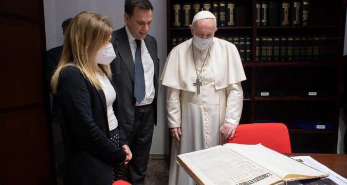 Be creative, take risks, pope tells Vatican media
