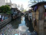Plastic waste floats freely in the Estero de San Lazaro, near the Claro M. Recto Bridge III, Santa Cruz, Metro Manila. Photo: Judgefloro/Wikimedia/Public domain