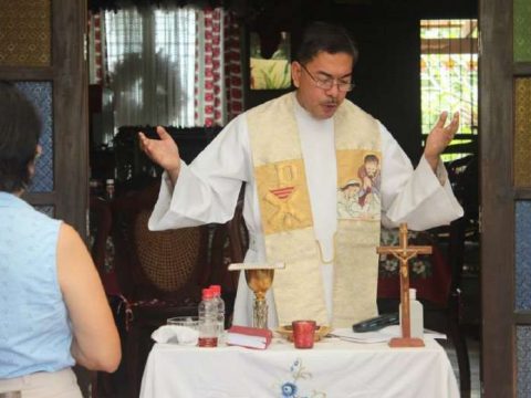 Filipino priests sanctioned for entering political arena
