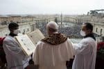 In Urbi et Orbi Pope Francis prays for peace, dialogue and encounter