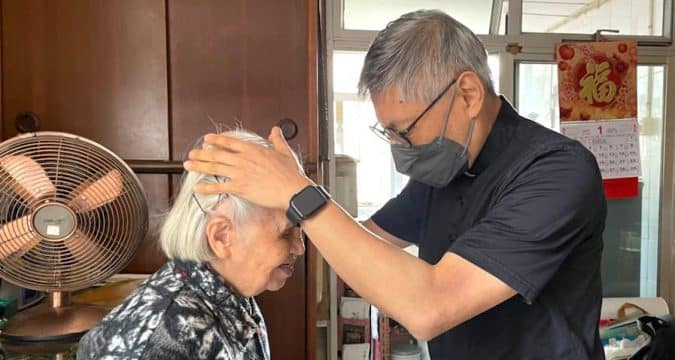 Family reunions for the elderly