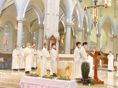 Holy Week in time of crisis