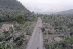 Thousands flee Philippine volcano eruption