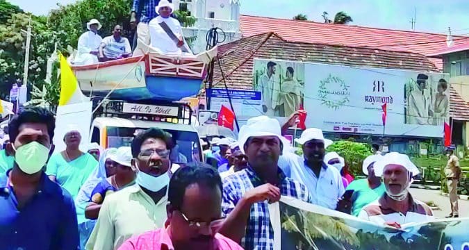 Protesting fisherfolk to study impact of Indian port project