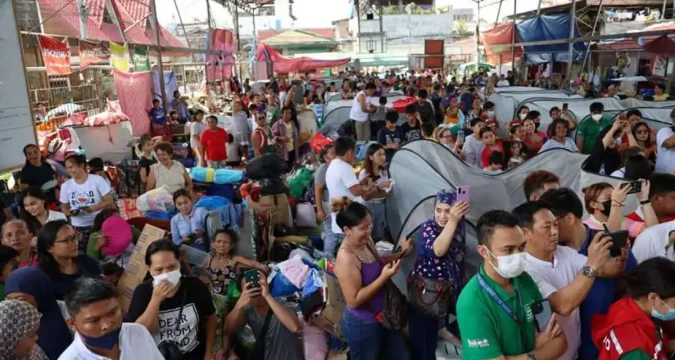 Victims of Davao fire beg for food and water Victims of Davao fire beg for food and water