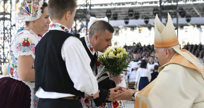 In Hungary, pope repeatedly reminds that true faith is open to others 