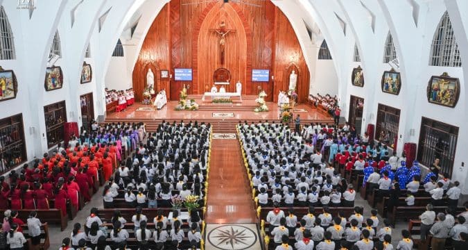 Cardinal Stephen Chow visits parish in Vietnam