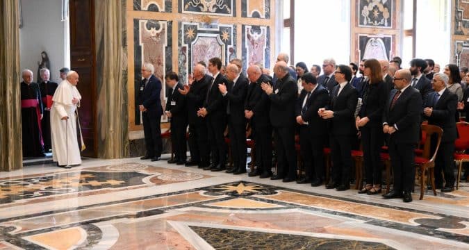 Pope praises role of archives, libraries, in tech-oriented world