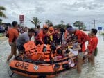 Storm flooding displaces hundreds of thousands in the Philippines, 130 killed by floods