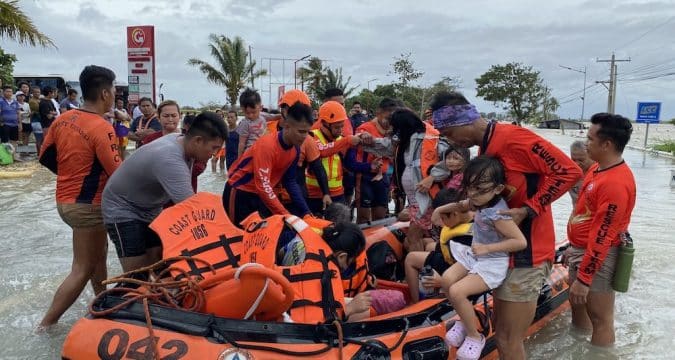 Storm flooding displaces hundreds of thousands in the Philippines, 130 killed by floods