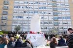 Pope grateful for closeness and urges prayers for peace