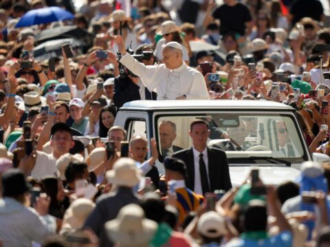 Communicating with honesty and prudence can help heal world, pope says