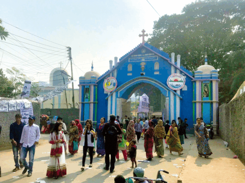 Bomb explodes at Dhaka church