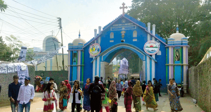 Bomb explodes at Dhaka church Bomb explodes at Dhaka church