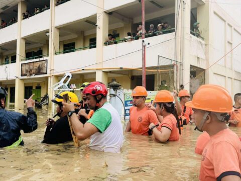 Typhoon pounds Philippines, leaving deaths, displacement Typhoon pounds Philippines, leaving deaths, displacement