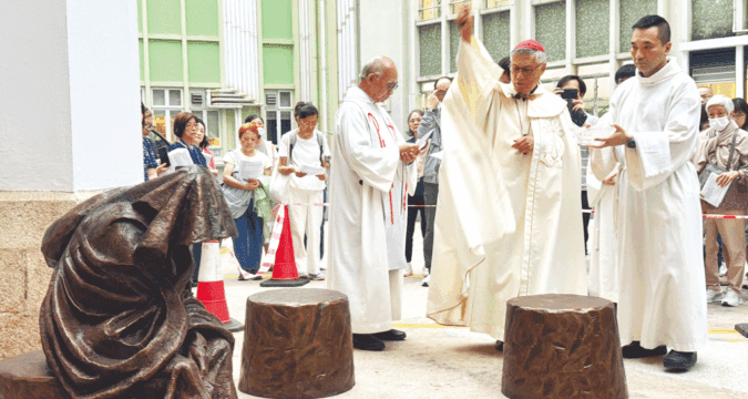 Statue at cathedral reminds us to welcome strangers