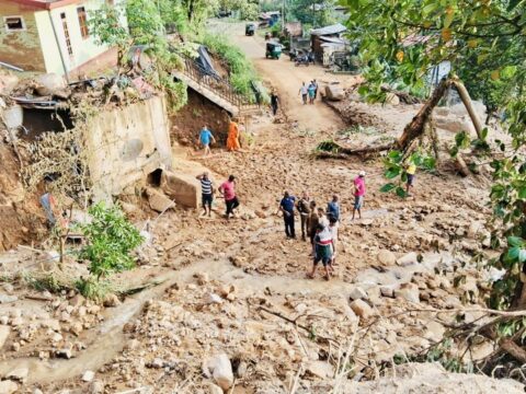 Rain forecasts raise fears in storm and flood-hit Indonesia, Sri Lanka Rain forecasts raise fears in storm and flood-hit Indonesia, Sri Lanka