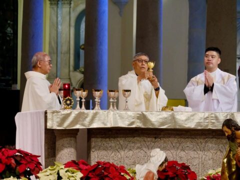 Christmas joy gives comfort to sorrowful hearts, cardinal says