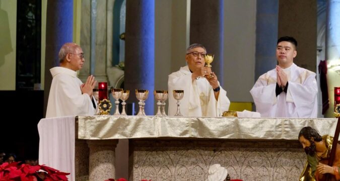 Christmas joy gives comfort to sorrowful hearts, cardinal says